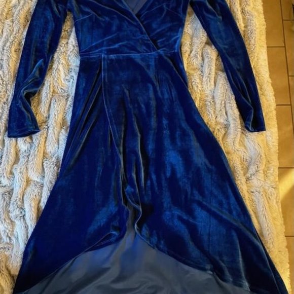 Lulu's high-low royal blue velvet dress, size XS - Picture 2 of 3